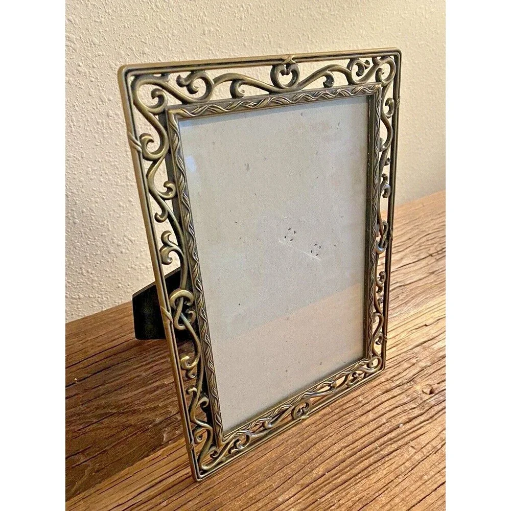 Ashleigh Manor Picture Frame Holds 5X7 Used